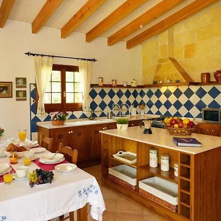 Sleeps 4 With Pool And Air Con Villa *