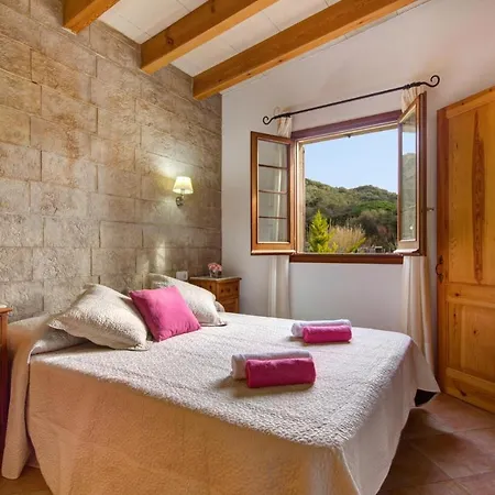Sleeps 4 With Pool And Air Con *