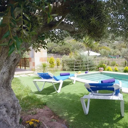 Sleeps 4 With Pool And Air Con *