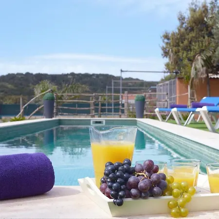 Sleeps 4 With Pool And Air Con * Ferreries (Ferrerías)