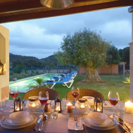 Sleeps 4 With Pool And Air Con