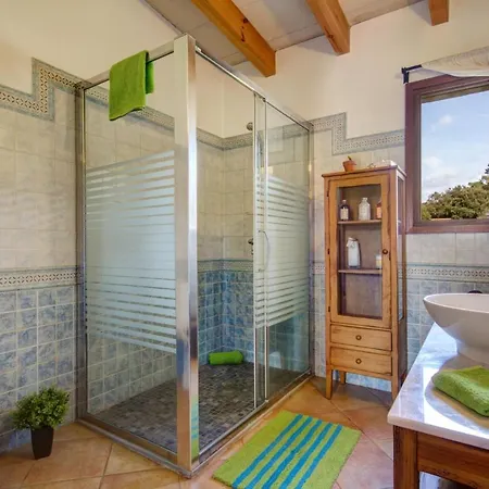 Vila Sleeps 4 With Pool And Air Con